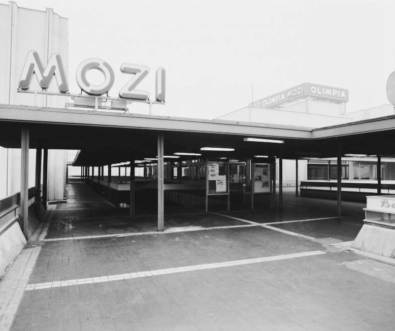 Olimpia mozi – bejárat az Etele út felől